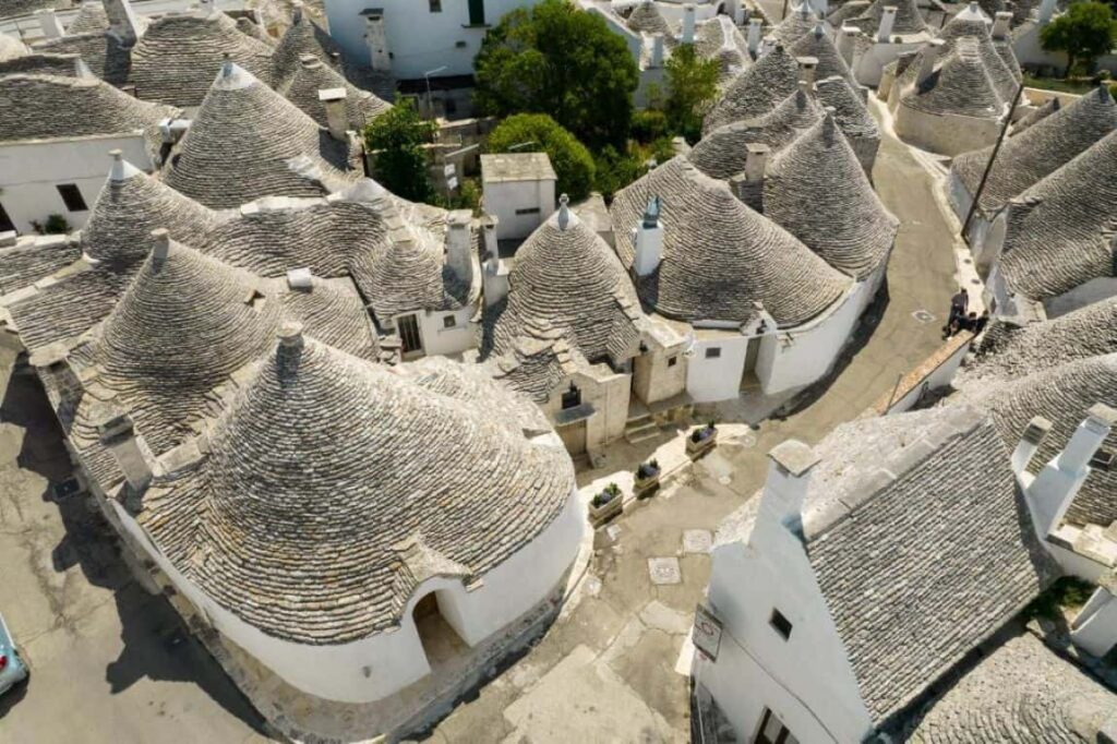 Trulli Holiday Albergo Diffuso in Alberobello. It is one of the best trulli hotels in Puglia. 