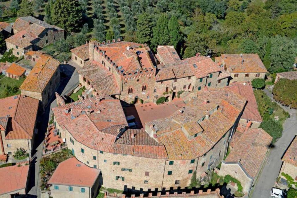 Castelletto di Montebenichi. It is a top castle hotel in Tuscany Italy 